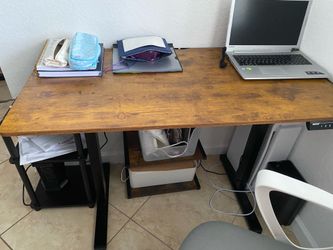 Adjustable office desk