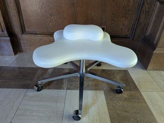 Like New: White Office Chair for Posture and Focus