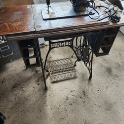 Vintage Singer Sewing Machine 