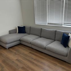 Right Chaise Sectional Sofa (Excellent Condition)