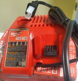 Milwaukee M18 Charger 