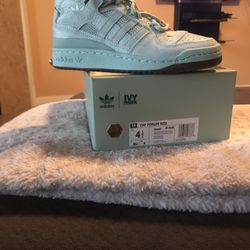 Brand NEW! IVP FORUM MID 