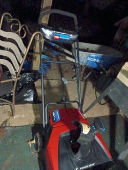 brand new Toro 60 volt never seen the snow never been used at all right out of the box snow blower