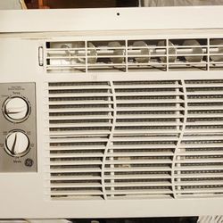 AIR CONDITIONER  GE WINDOW AC UNIT 