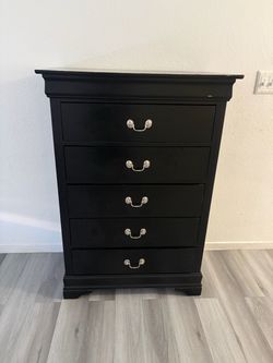 Make an offer Black 5-Drawer Tall Dresser / Chest of Drawers – Great Storage