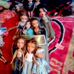 BRATZ DOLLS  WITH BRATZ MOBILE CAR 