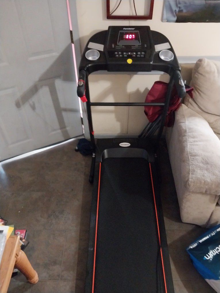 Like New Famistar W500c Treadmill 