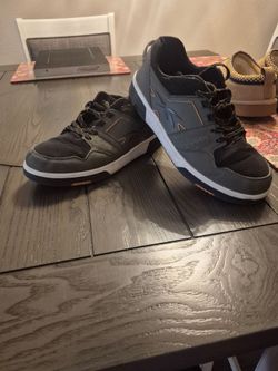 Reebok shoes size 7 I can do $25 dollars for them