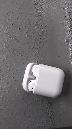 Apple. Airpods