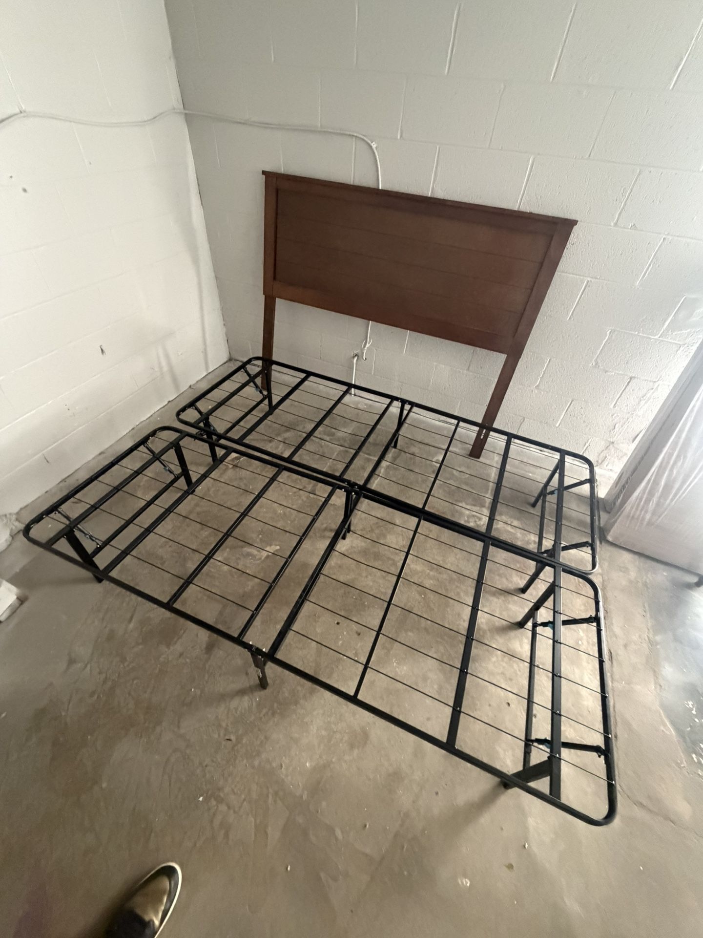 Queen Sturdy Metal Bed Frame + Wooden Headboard (Easily Foldable!)