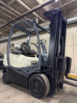 CROWN forklift latest model, 5000 lb, 3 stage, side shift