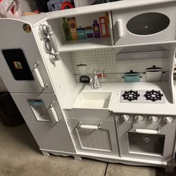 Kids pretend to play kitchen set
