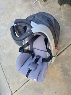 BabyTrend Carseat and seat mount.