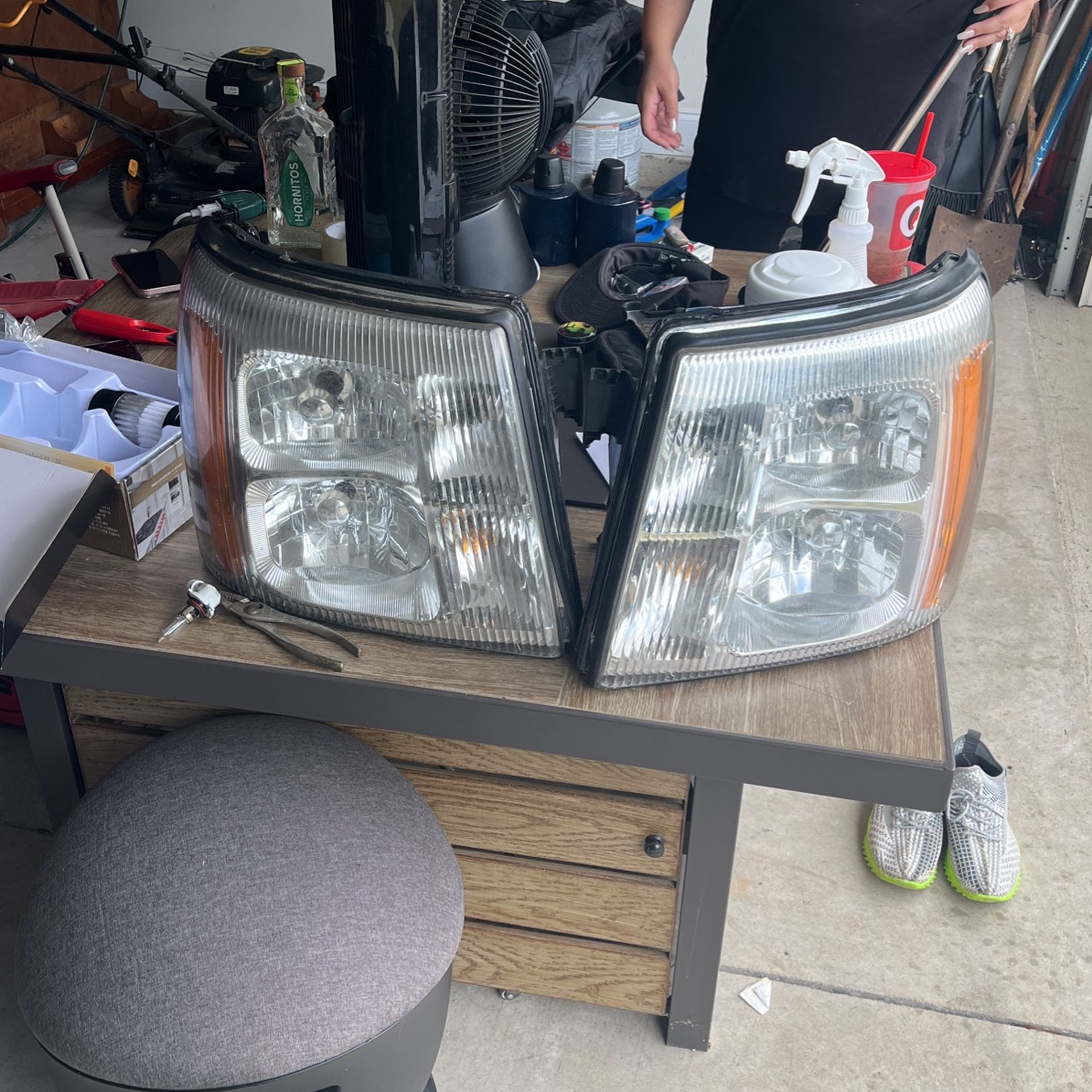 Cadillac Escalade 02-06 Headlights