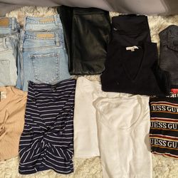 WOMENS S/M CLOTHES BUNDLE 