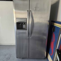 Stainless Steel Side By Side Refrigerator Freezer Frigidaire 