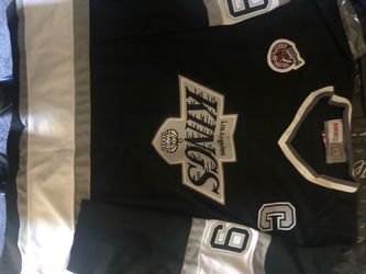 La kings Gretzky jersey real one