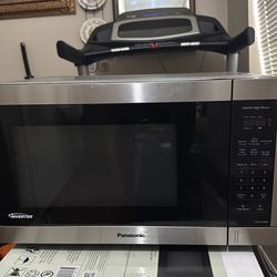 Free Panasonic 1.2 microwave oven not working