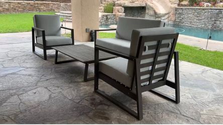 Brand new 4-Piece Outdoor Patio Furniture Set