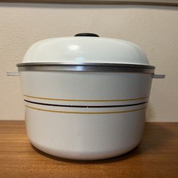 Vintage REGAL WARE 8 Qt. Cast Aluminum Non-Stick Dutch Oven / Stock Pot  With Lid. for Sale in Edgewood, WA - OfferUp