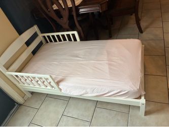 Toddler bed