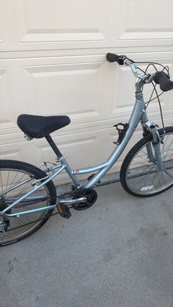 26” Specialized Carmel Wm hybrid bike