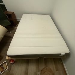 Full size mattress