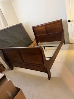 SOLID WOOD QUEEN SIZE BED FRAME WITH MATTRESS AND BOX SPRING