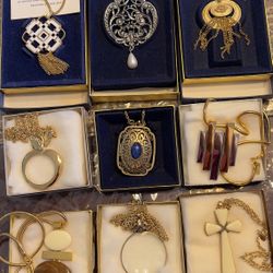 Lots Of Avon Jewelry Chunky Vintage Pendant,PRICE IS FOR EACH.
