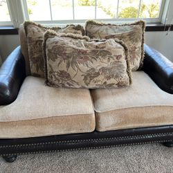 Loveseat 