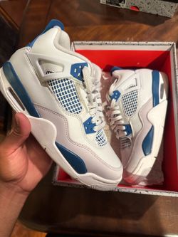 Jordan 4 military blue size 7y 8.5 women’s