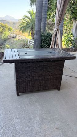 Outdoor Wicker Propane Fire Pit Table