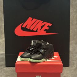 Nike Yeezy 2 Solar Red Mini 3D Novelty Keychains Pair with box and bag! Perfect Gifts!