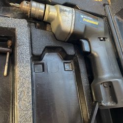 BLACK & DECKER DRILL