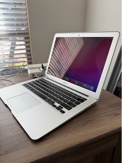 Apple MacBook Air 13"  i7 8gb 128gb SSD