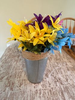 Artificial flower arrangement