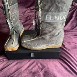FENDI Vintage Grey Rabbit Fur Lined Snow Boots Sz 37