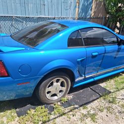 2000 Ford Mustang