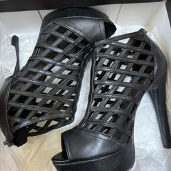 Size 8 Guess Heels 