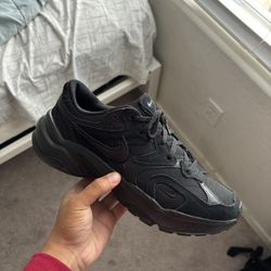 Black nikes