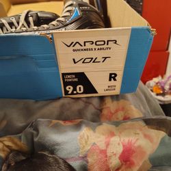 Sell A Brand Knew Pair Of  Vbauer Vapor Volt  Lenth Pointer 9.0 Size 9  Never Been Used 