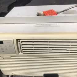 Very Good  Condition Kenmore Air Conditioner 