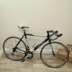 Trek SL1000 Size L (5’5-6’4 180-195cm) Road Bike