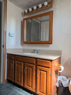 Oak vanity with accessories
