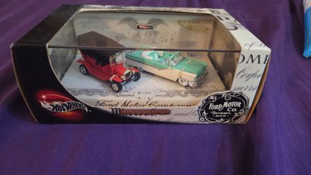 Hotwheel 2 car set