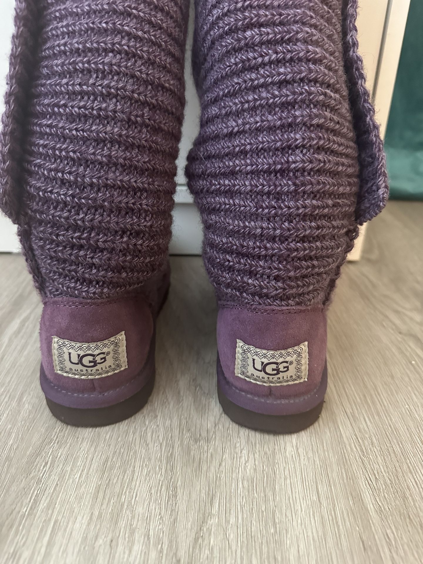 UGG sweater Boots-size5 Women’s