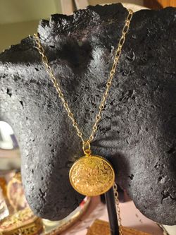 New Vintage Gold Plated Locket Pendent