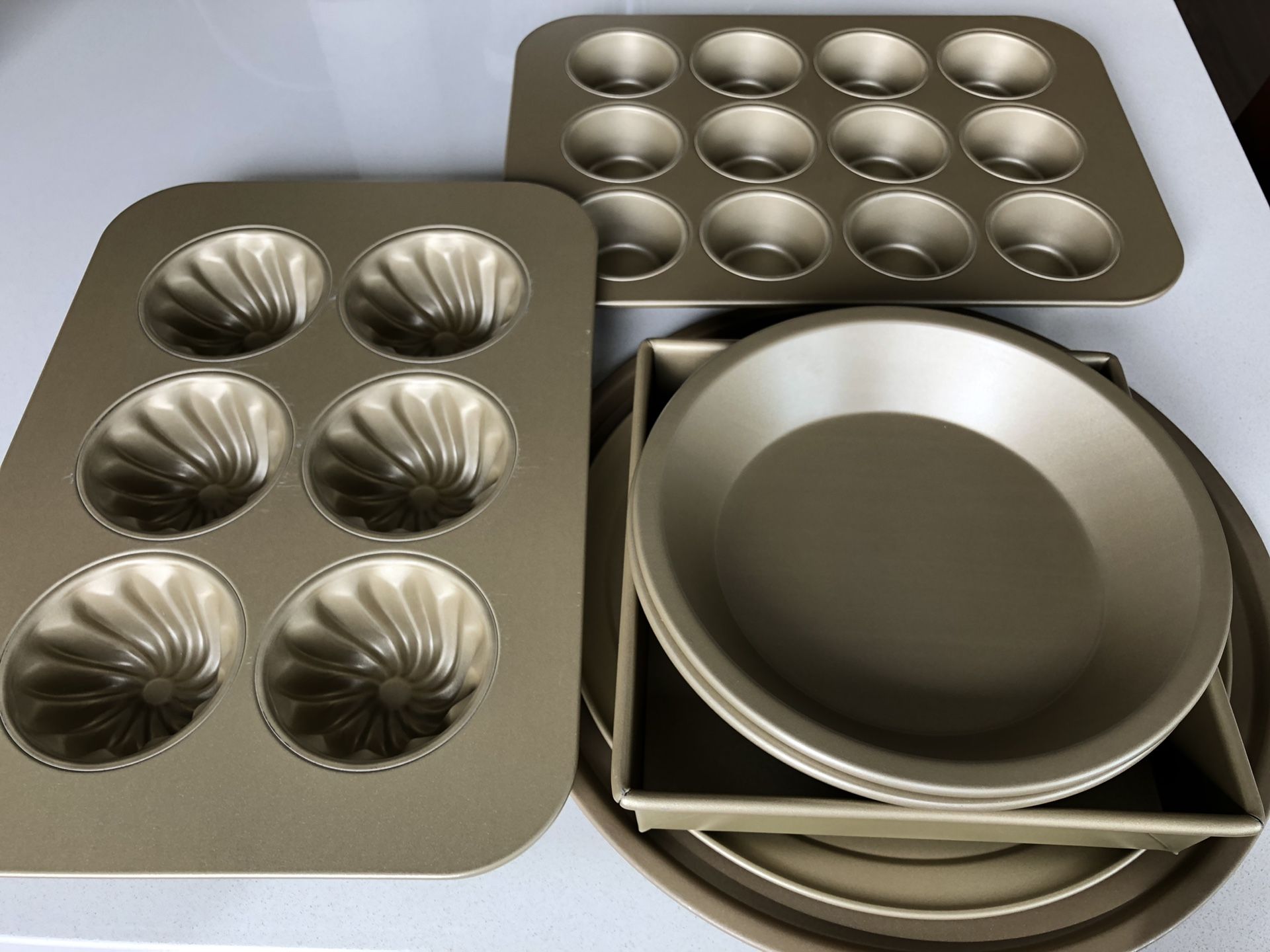 Williams Sonoma Goldtouch nonstick bakeware