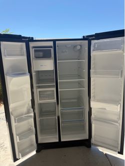 Side-by-side refrigerator