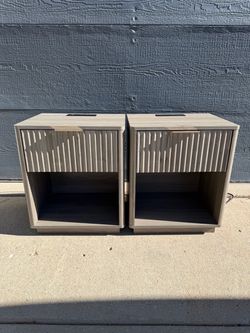 2 fluted nightstands